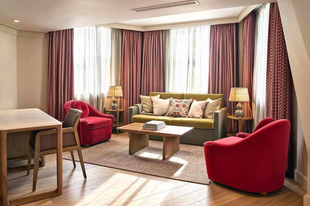 Suite, en esquina del hotel Radisson Blu , London Mercer Street. Foto 2