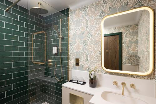 Habitación Doble Grand con vistas a Welbeck Street - 2 camas dobles del hotel The Welbeck. Foto 1