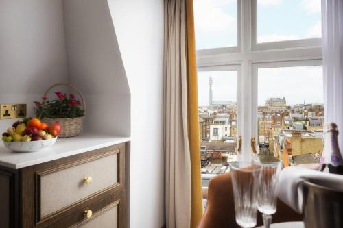 Habitación Premium con vistas a la calle - 1 cama grande del hotel The Welbeck. Foto 2