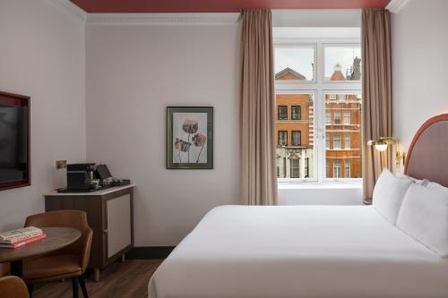 Habitación Premium con vistas a la calle - 1 cama grande del hotel The Welbeck. Foto 5