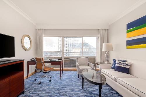 Suite Chelsea con balcón del hotel The Chelsea Harbour and Spa. Foto 6