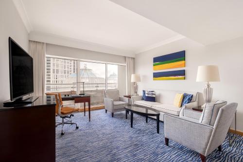 Suite Chelsea con balcón del hotel The Chelsea Harbour and Spa. Foto 7