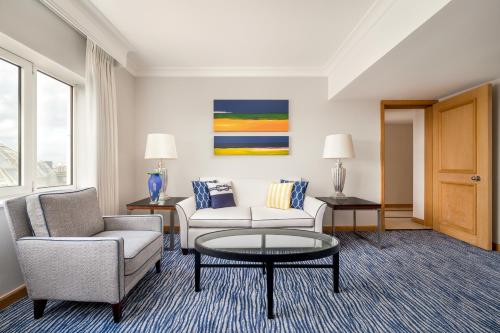 Suite Chelsea con cama grande del hotel The Chelsea Harbour and Spa. Foto 5