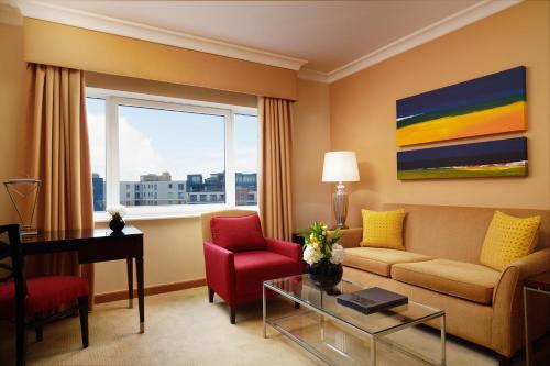 Suite Chelsea con cama grande del hotel The Chelsea Harbour and Spa. Foto 7