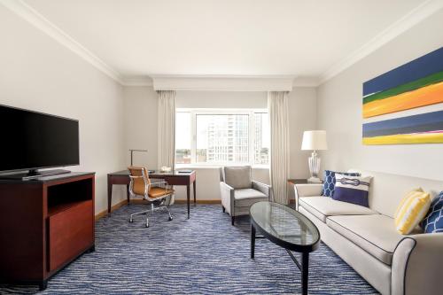 Suite Chelsea con cama grande del hotel The Chelsea Harbour and Spa. Foto 11