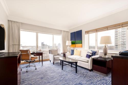 Suite Doble con vistas al río - 2 camas del hotel The Chelsea Harbour and Spa. Foto 5