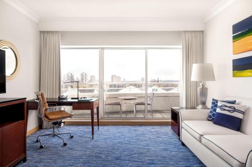 Suite Doble con vistas al puerto deportivo - 2 camas del hotel The Chelsea Harbour and Spa. Foto 6