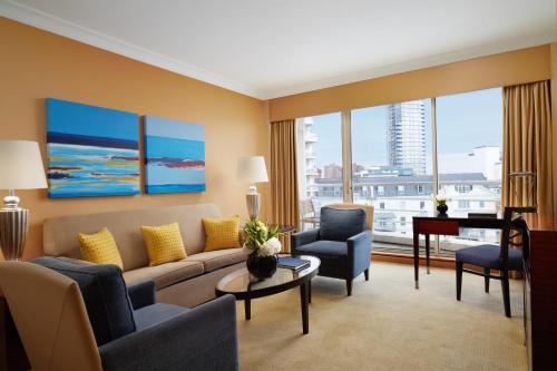 Suite Puerto Deportivo con cama extragrande del hotel The Chelsea Harbour and Spa. Foto 4