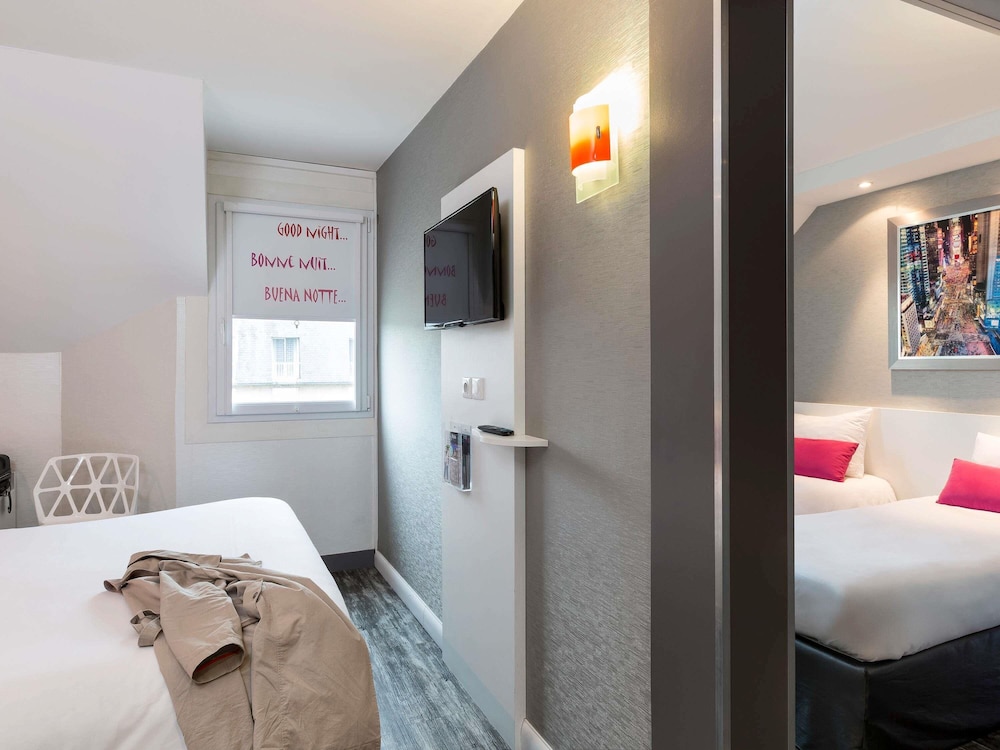 Habitación cuádruple Business 2 Camas individuales 1 Cama doble del hotel Ibis Styles Blois Centre Gare. Foto 3