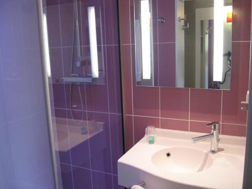 Habitación Estándar con 1 cama doble del hotel Ibis Styles Blois Centre Gare. Foto 22