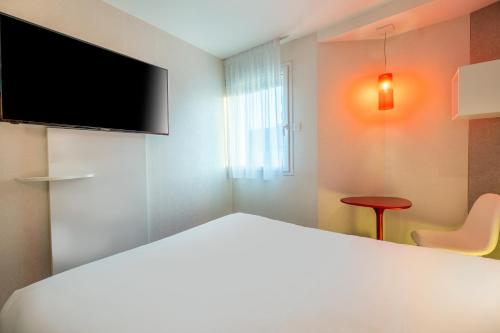 Habitación Estándar con 1 cama doble del hotel Ibis Styles Blois Centre Gare. Foto 23