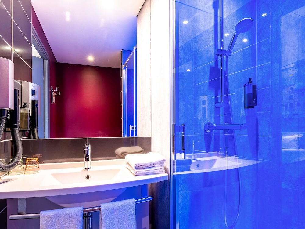 Habitación estándar con camas individuales del hotel Ibis Styles Blois Centre Gare. Foto 3