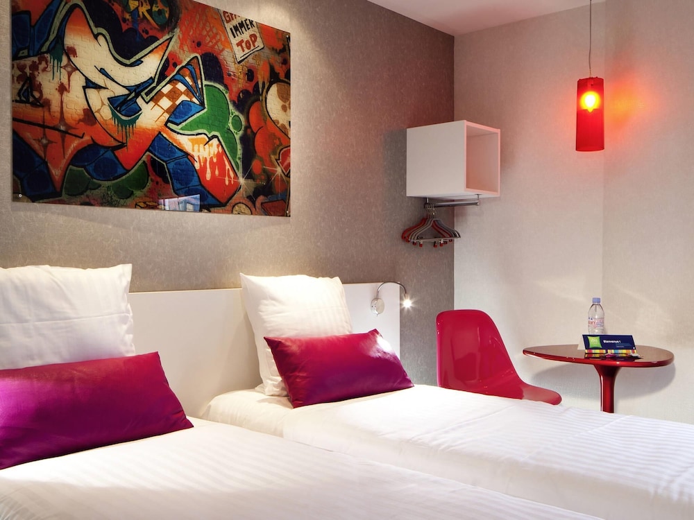 Habitación estándar con camas individuales del hotel Ibis Styles Blois Centre Gare. Foto 4