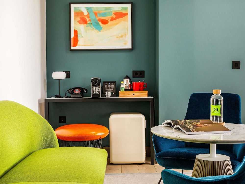 Suite Junior con 1 cama doble, con balcón del hotel Ibis Styles Edinburgh Centre St Andrew Square