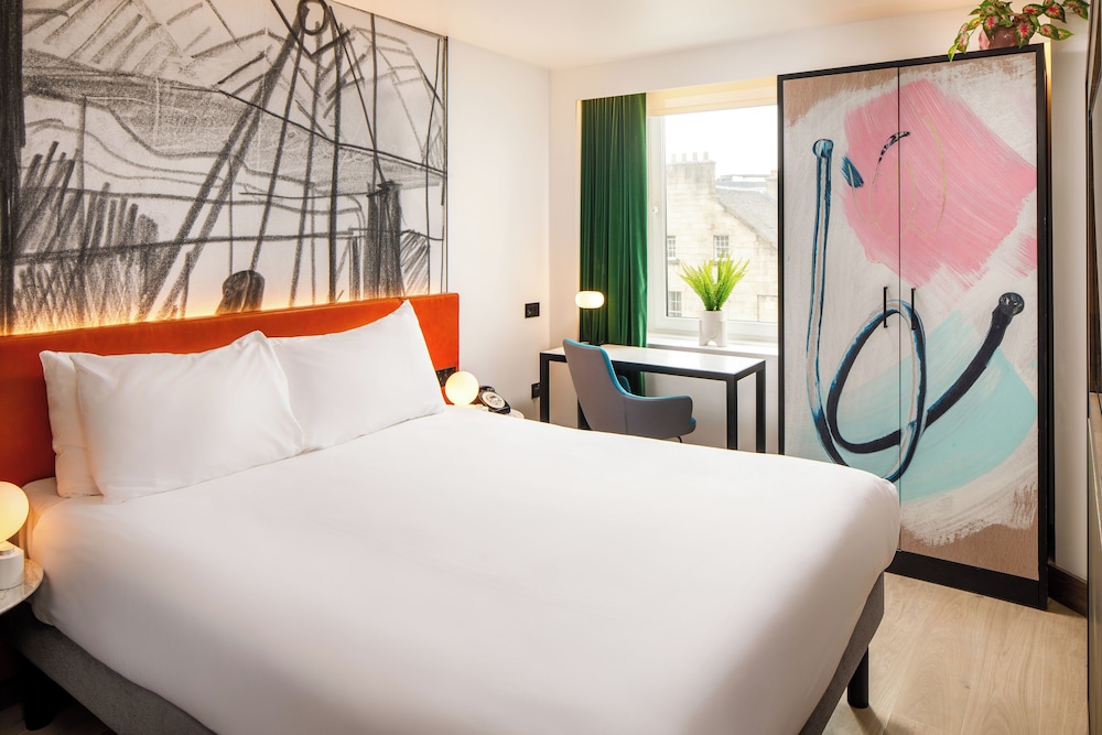 La Reina del hotel Ibis Styles Edinburgh Centre St Andrew Square. Foto 1