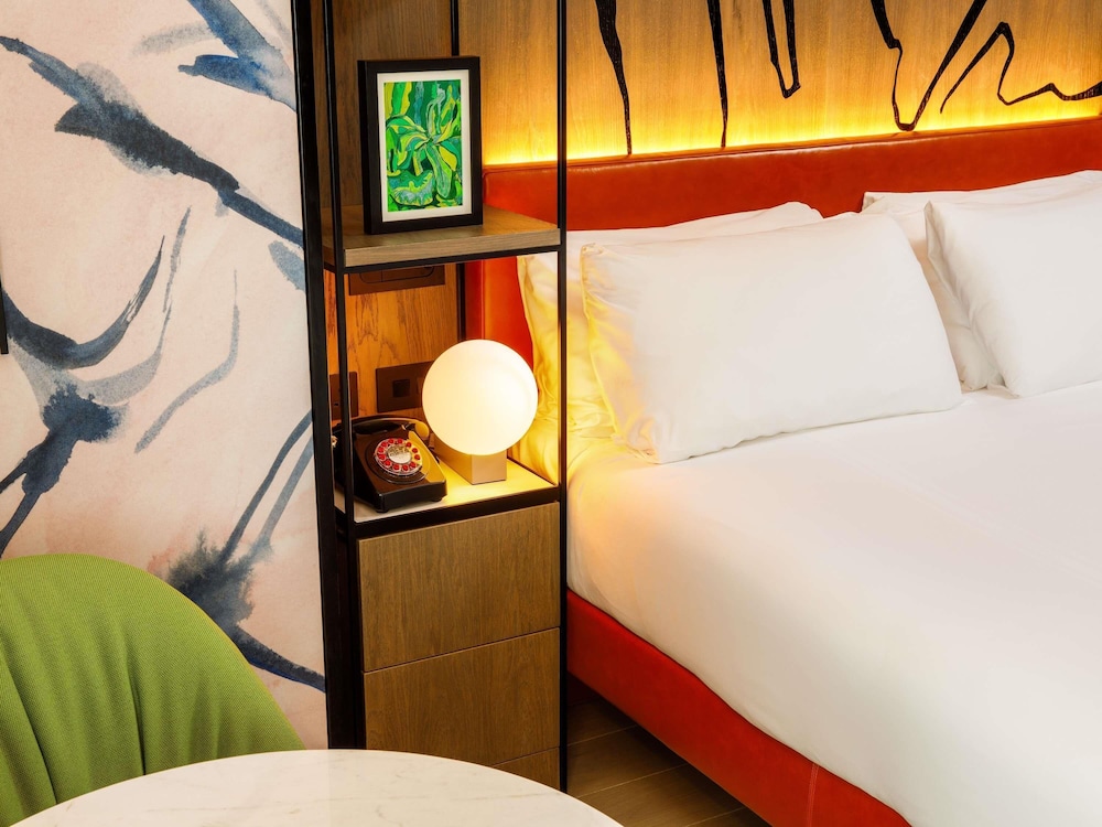 La Reina del hotel Ibis Styles Edinburgh Centre St Andrew Square. Foto 3