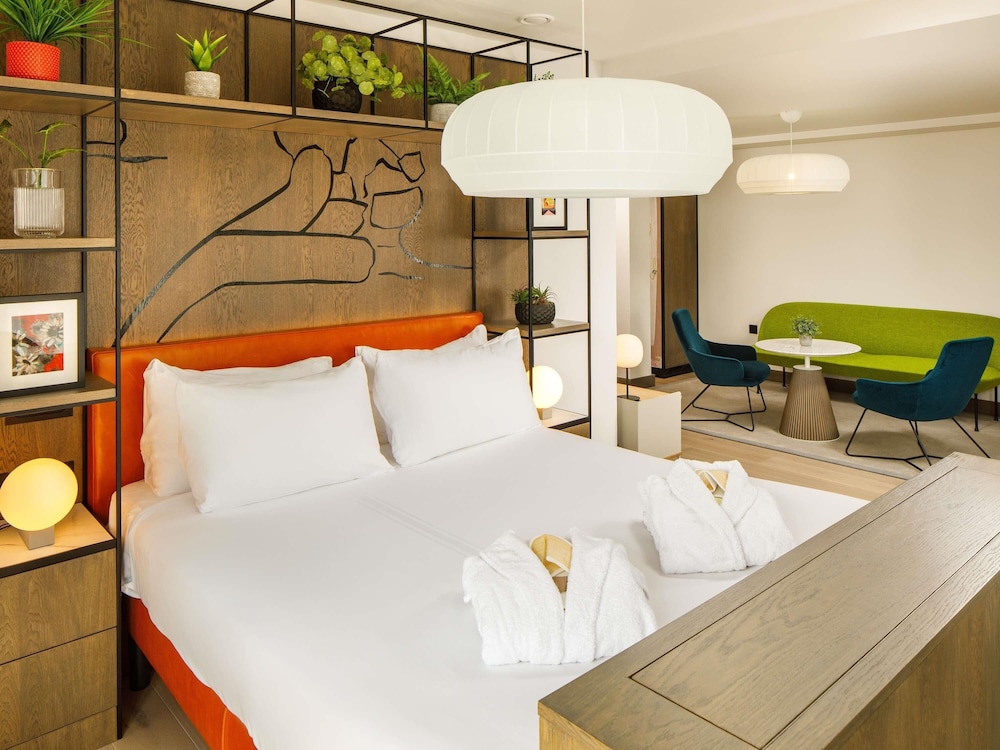 Suite Junior con 1 cama doble, con balcón del hotel Ibis Styles Edinburgh Centre St Andrew Square. Foto 3