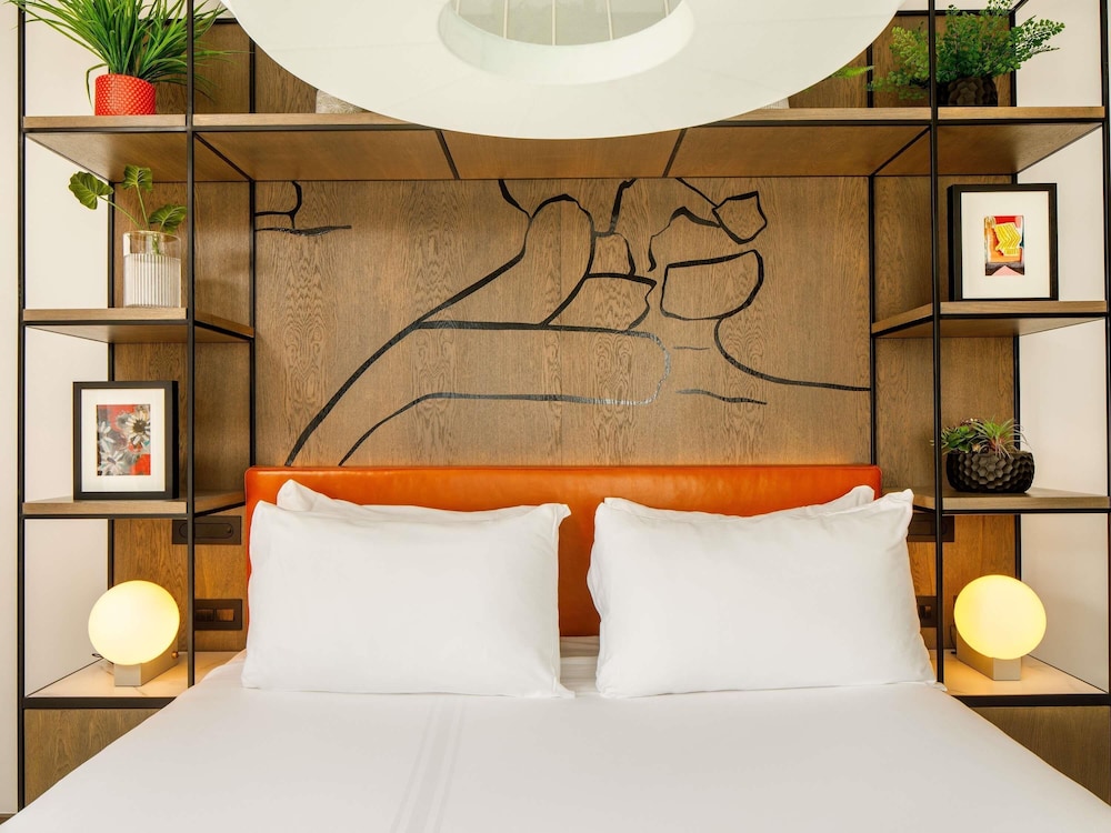 Suite Junior con 1 cama doble, con balcón del hotel Ibis Styles Edinburgh Centre St Andrew Square. Foto 5