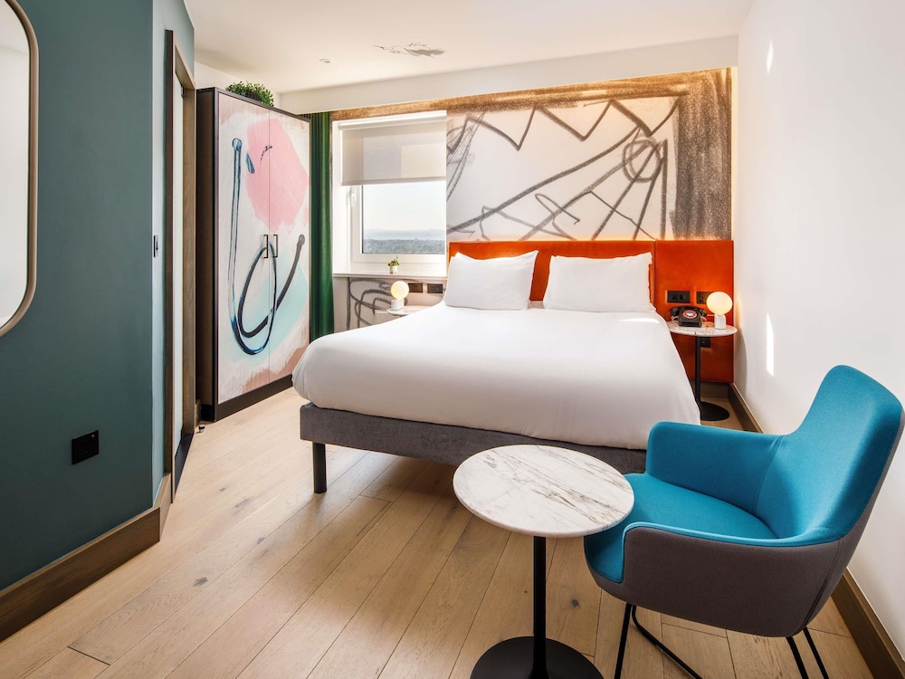 Suite Junior con 1 cama doble, con balcón del hotel Ibis Styles Edinburgh Centre St Andrew Square. Foto 4