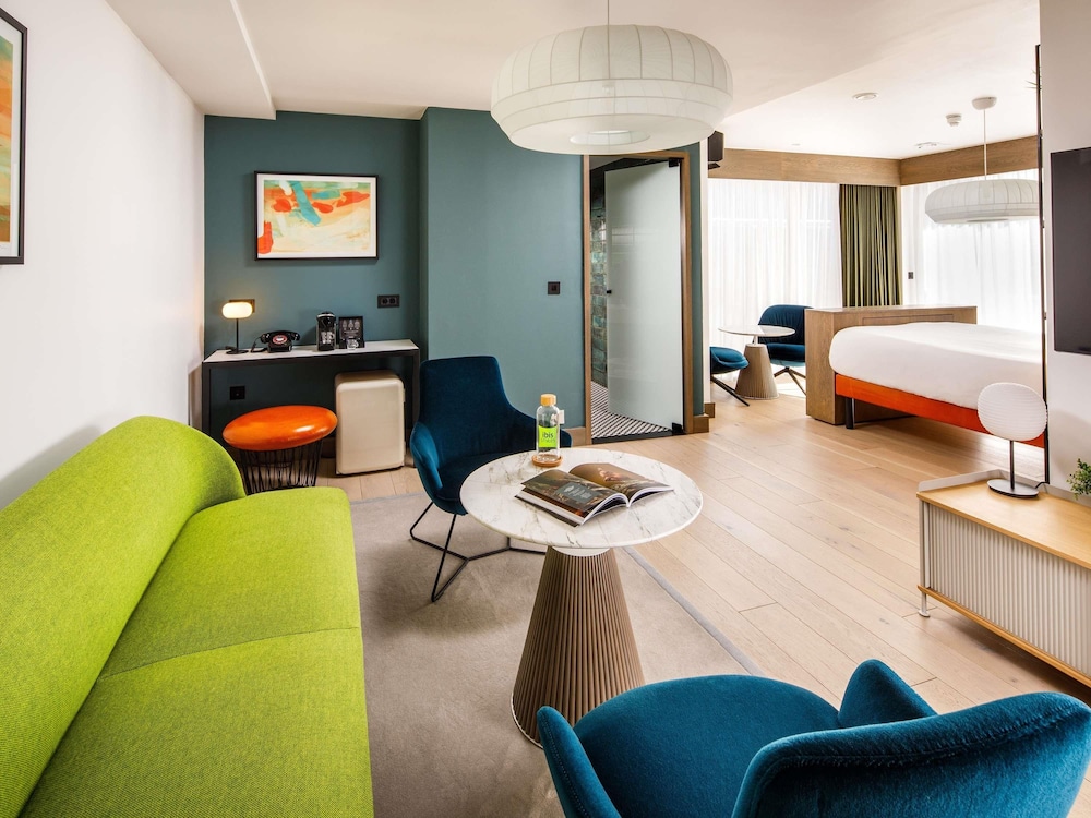 Suite Junior con 1 cama doble, con balcón del hotel Ibis Styles Edinburgh Centre St Andrew Square. Foto 6