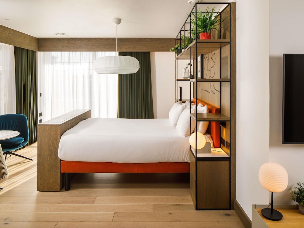 Suite Junior con 1 cama doble, con balcón del hotel Ibis Styles Edinburgh Centre St Andrew Square. Foto 7