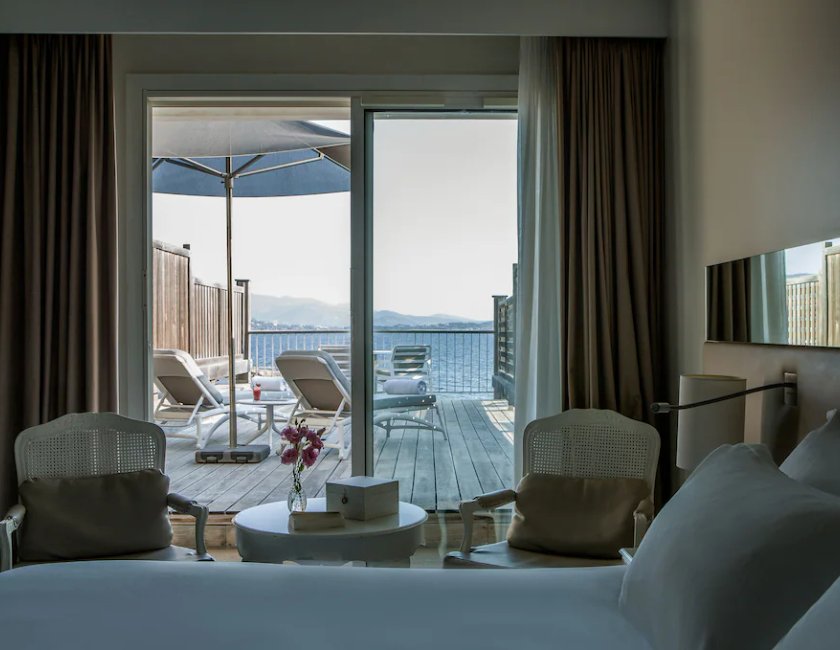Habitación doble Vista Mar Lujo Balcón o Terraza 1 Cama king Con Vistas Normal del hotel Sofitel Golfe Ajaccio Thalassa Sea and Spa