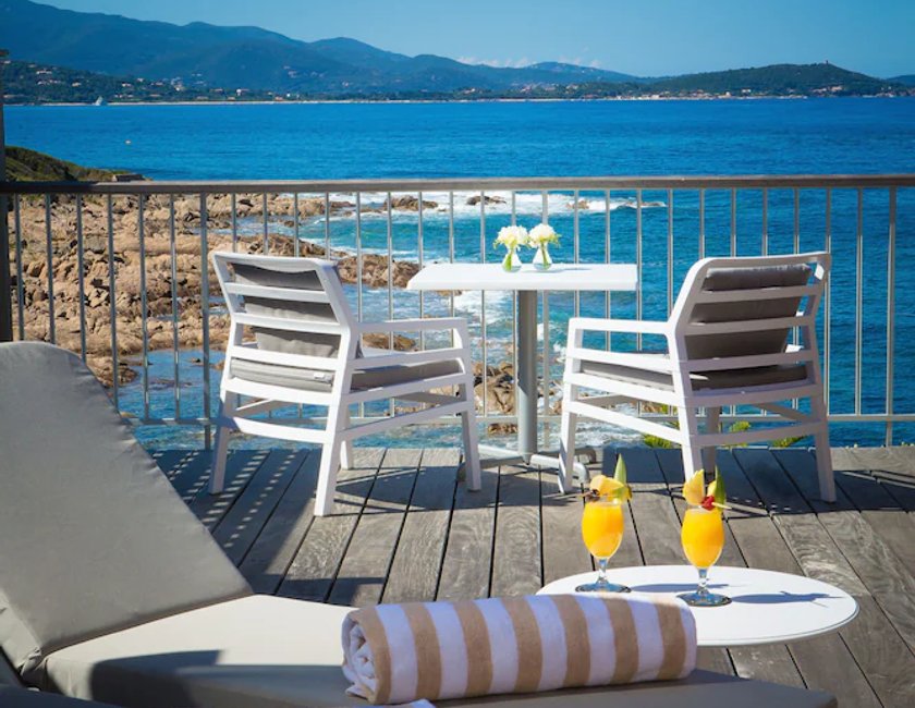 Habitación doble Vista Mar Lujo Balcón o Terraza 1 Cama king Con Vistas Normal del hotel Sofitel Golfe Ajaccio Thalassa Sea and Spa. Foto 1