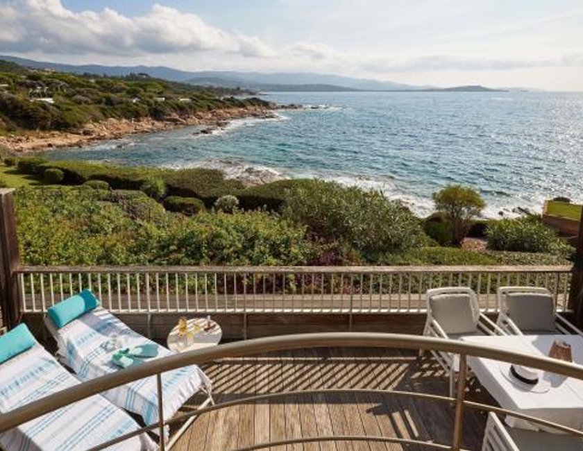 Suite Vista Mar Lujo Balcón o Terraza 1 Cama king del hotel Sofitel Golfe Ajaccio Thalassa Sea and Spa. Foto 2