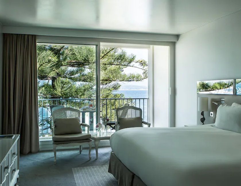 Habitación doble Vista Mar Balcón o Terraza Superior 1 Cama king Con Vistas del hotel Sofitel Golfe Ajaccio Thalassa Sea and Spa