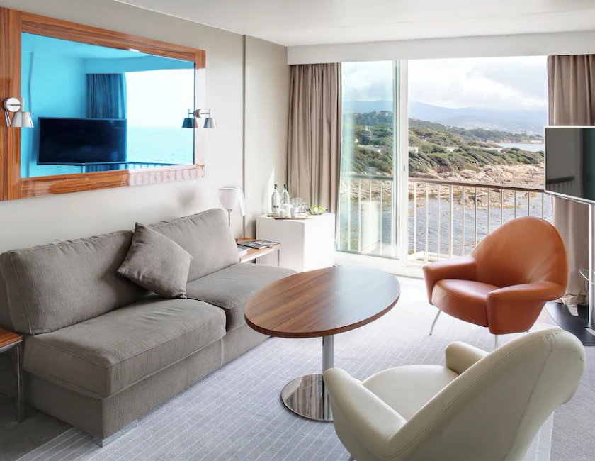Junior suite Vista Mar 1 Cama queen Normal del hotel Sofitel Golfe Ajaccio Thalassa Sea and Spa. Foto 1