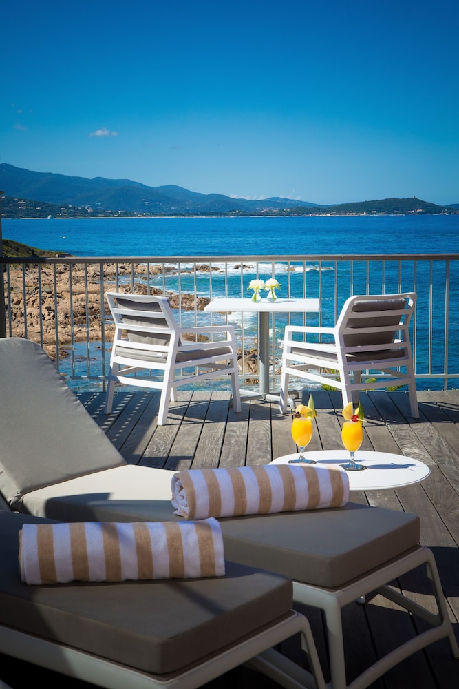 HABITACIÓN DE LUJO, 1 Cama King Size, solárium privado, vistas al mar del hotel Sofitel Golfe Ajaccio Thalassa Sea and Spa. Foto 1