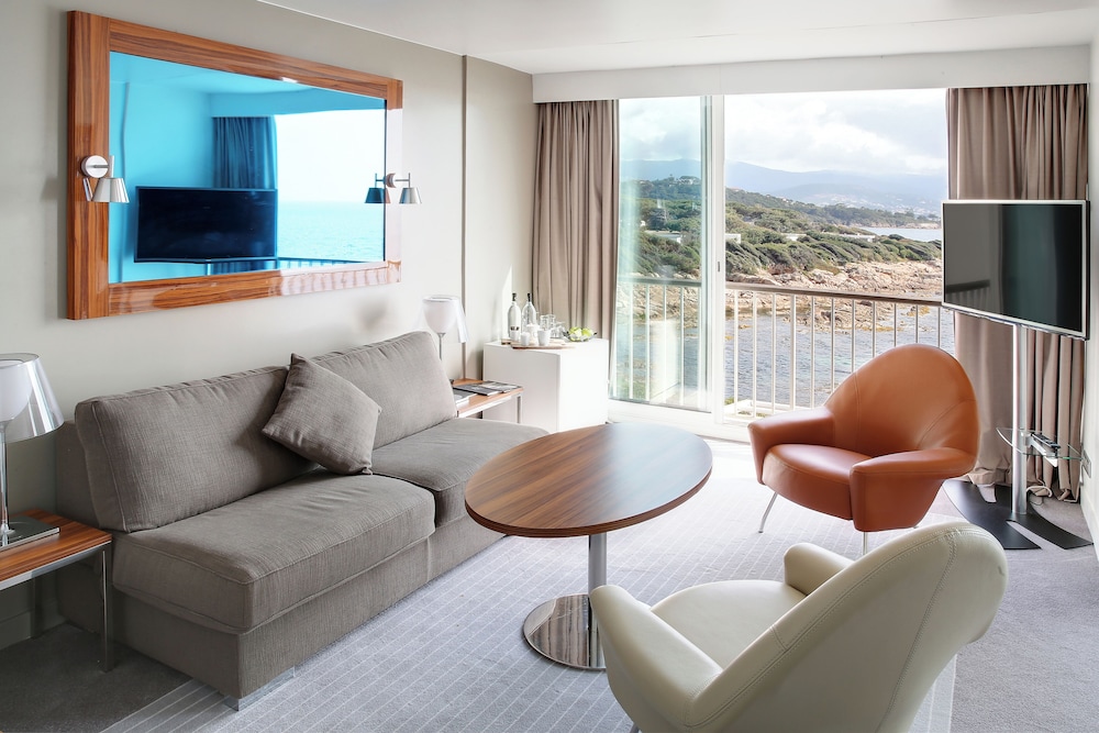 SUITE JUNIOR, 1 Cama King Size, vistas al mar del hotel Sofitel Golfe Ajaccio Thalassa Sea and Spa. Foto 1