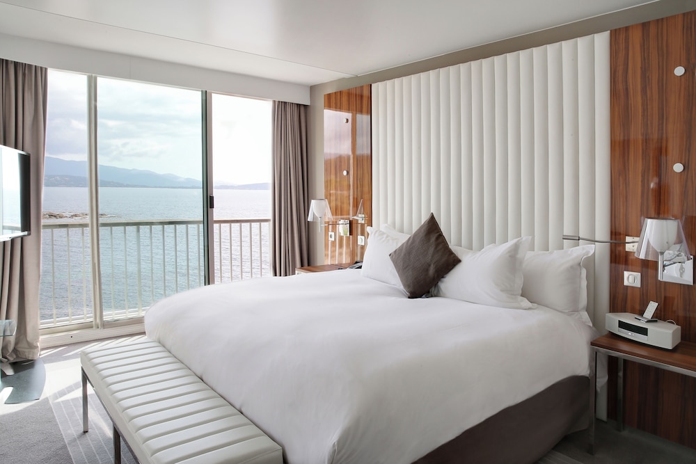 SUITE JUNIOR, 1 Cama King Size, vistas al mar del hotel Sofitel Golfe Ajaccio Thalassa Sea and Spa. Foto 2