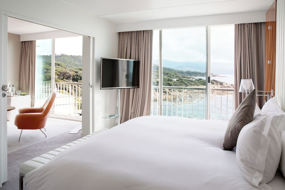 SUITE JUNIOR, 1 Cama King Size, vistas al mar del hotel Sofitel Golfe Ajaccio Thalassa Sea and Spa. Foto 3