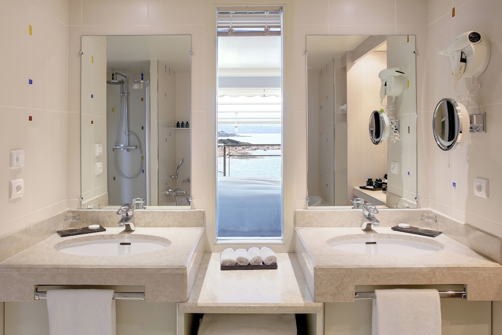 SUITE, 1 Cama King Size, terraza privada, vistas al mar del hotel Sofitel Golfe Ajaccio Thalassa Sea and Spa. Foto 4