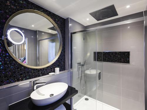 Habitación Doble Estándar - 2 camas del hotel Mercure London Hyde Park. Foto 5