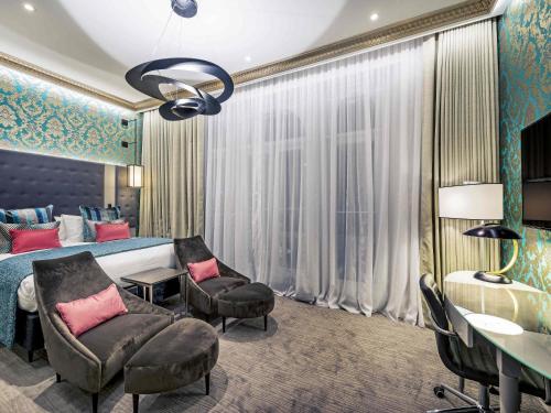 Suite Junior con cama extragrande del hotel Mercure London Hyde Park. Foto 3