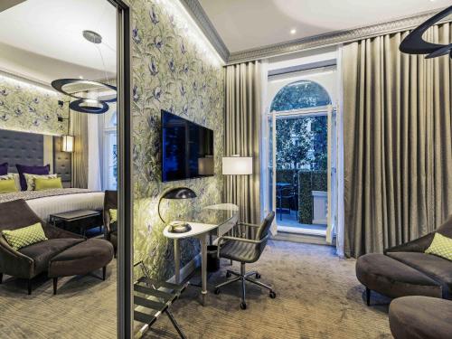 Suite Junior con cama extragrande del hotel Mercure London Hyde Park. Foto 6