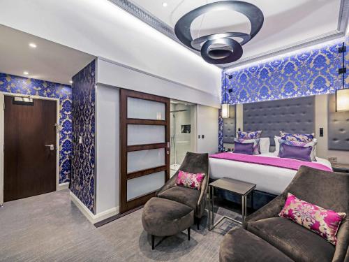 Suite Junior con cama extragrande del hotel Mercure London Hyde Park. Foto 7