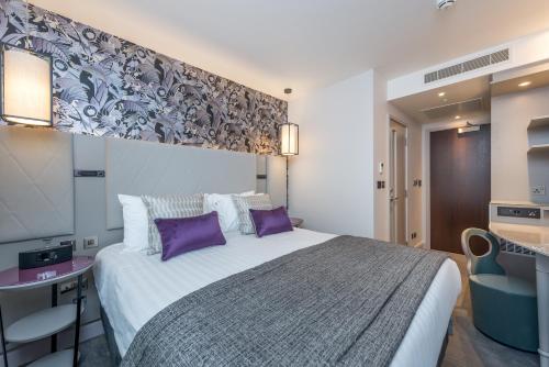 Habitación Estándar - Cama extragrande del hotel Mercure London Hyde Park. Foto 7