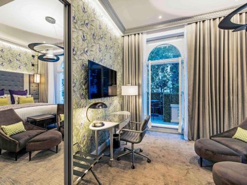 Suite Junior con cama extragrande del hotel Mercure London Hyde Park. Foto 3