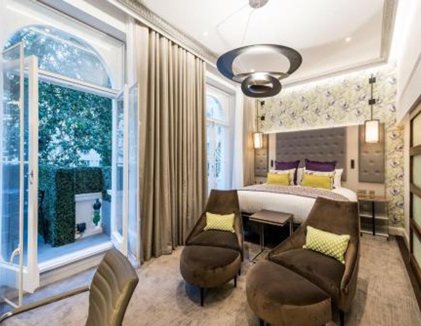 Suite Junior con cama extragrande del hotel Mercure London Hyde Park. Foto 6