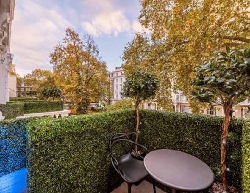 Suite Junior con cama extragrande del hotel Mercure London Hyde Park. Foto 8