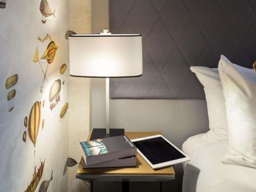 Habitación Estándar - Cama extragrande del hotel Mercure London Hyde Park. Foto 8