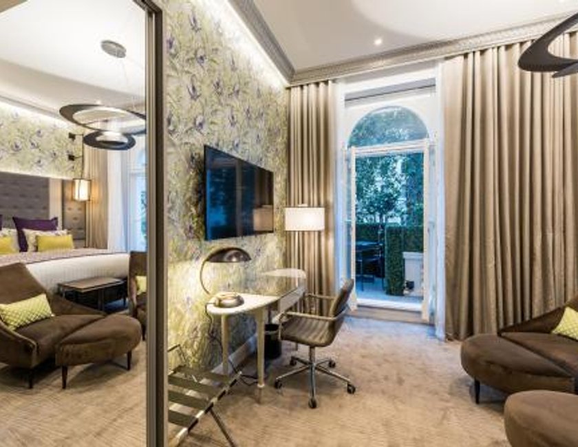 Suite Junior con cama extragrande del hotel Mercure London Hyde Park. Foto 9