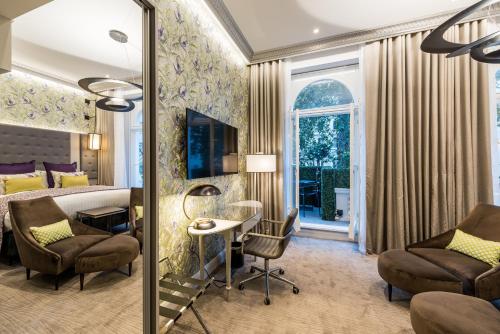 Suite Junior con cama extragrande del hotel Mercure London Hyde Park. Foto 5