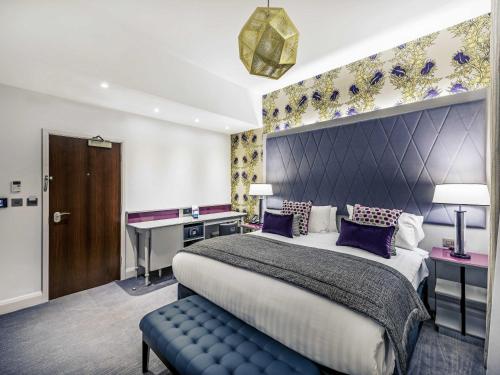 Habitación Privilege con cama extragrande del hotel Mercure London Hyde Park. Foto 11