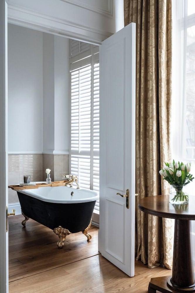 Suite estudio de lujo (1 Four Poster Bed) del hotel The Kensington. Foto 5