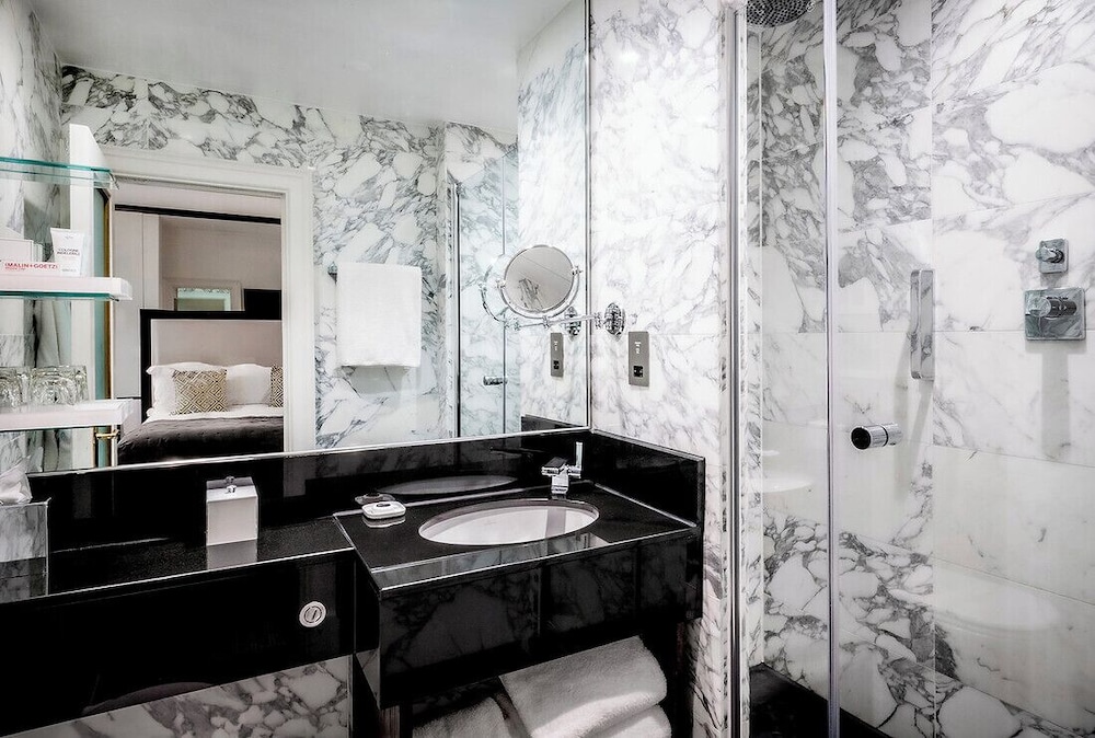 Habitación clásica con 2 camas individuales, 2 camas individuales del hotel The Kensington. Foto 7