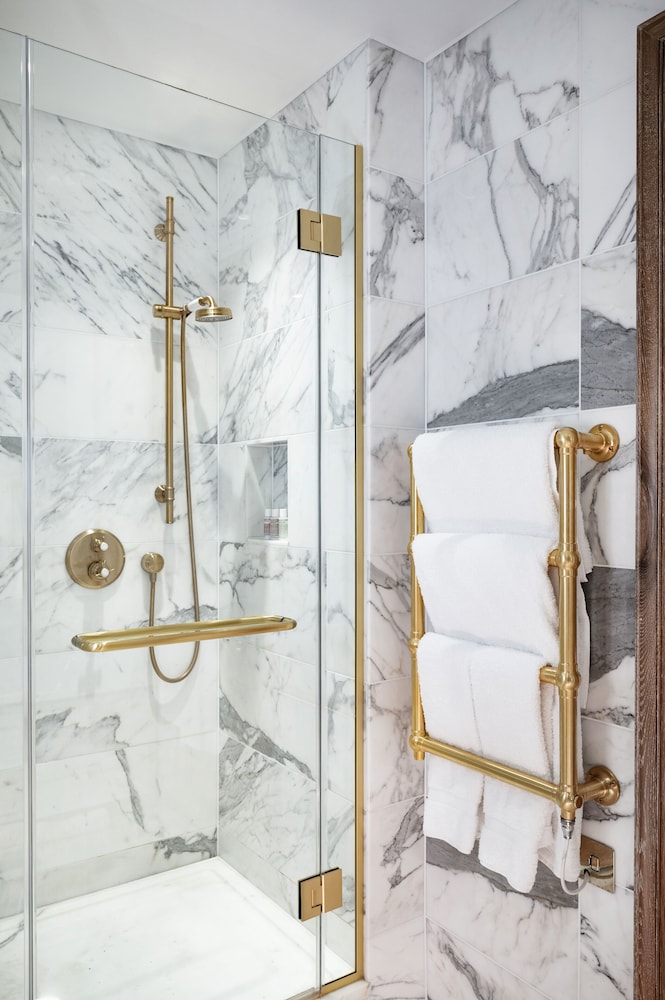 Suite de lujo, 1 cama de matrimonio grande del hotel The Kensington. Foto 8